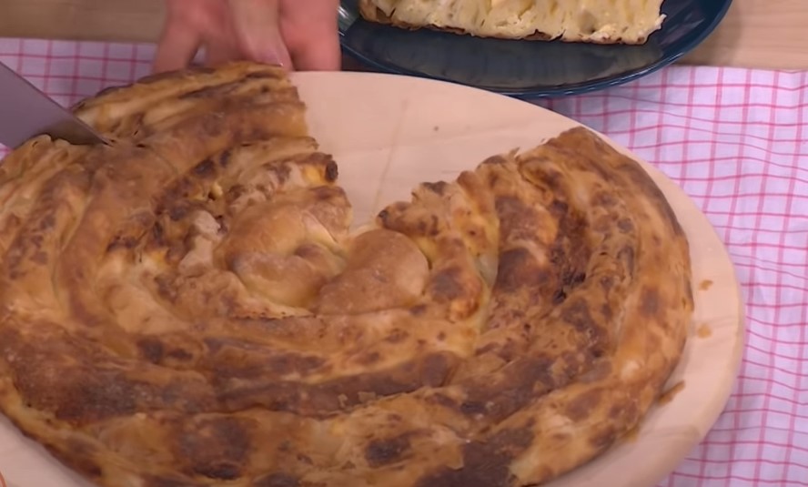 BANICA - POZNATA SAVIJAČA SA SIROM Rumena i hrskava pita od domaćih kora dolazi sa juga Srbije