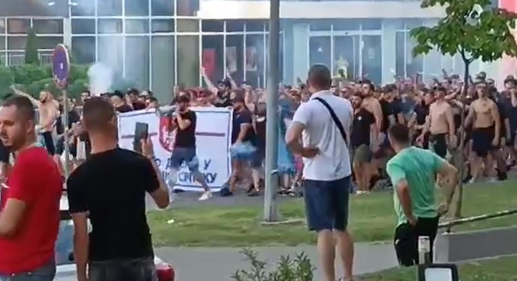 "LEŠINARI" PREPLAVILI CENTAR GRADA Čeka se revanš utakmica protiv Austrije iz Beča