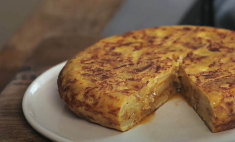 ŠPANSKI OMLET SA KROMPIROM I LUKOM Gurmanski doručak koji se lako i brzo sprema