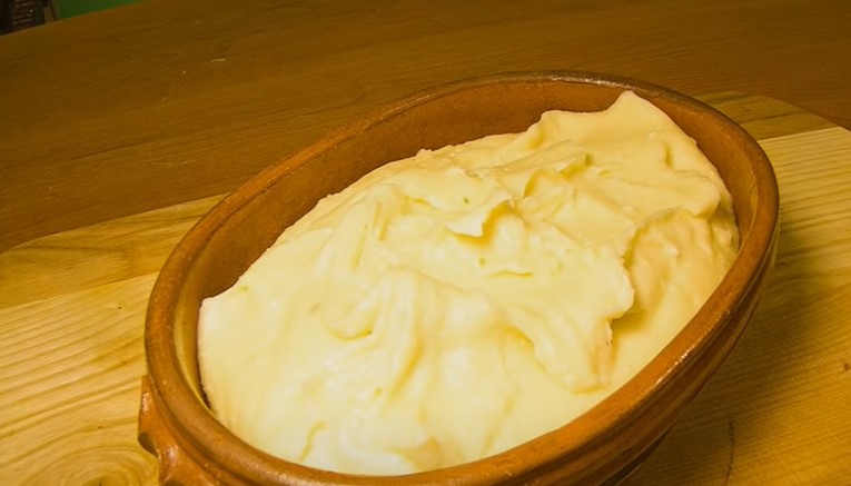 ŠTA JE BELMUŽ I KAKO SE PRAVI Tradicionalno jelo koje su nekada spremali samo muškarci