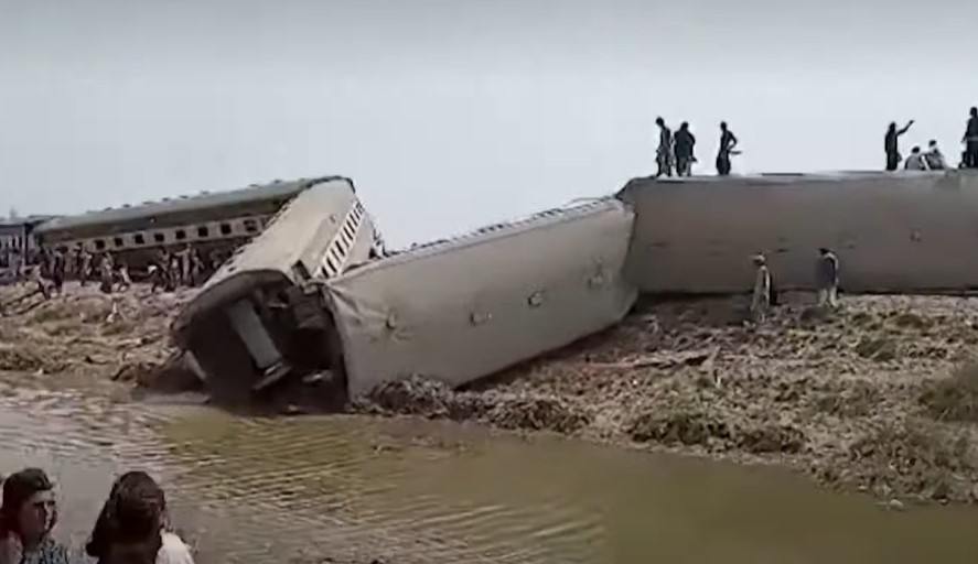 Najmanje 30 poginulih i 60 povrijeđenih u željezničkoj nesreći