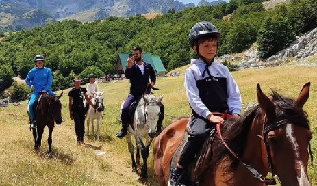 Đoković posjetio djedovinu, jedna baka mu se posebno obradovala