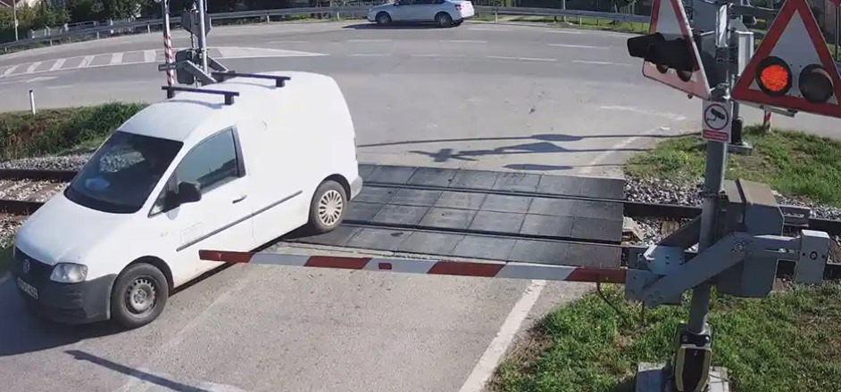 OVAKVIM SNIMCIMA KRAJA NEMA Za pojedine Prijedorčane ne vrijedi ni rampa ni znak! (VIDEO)
