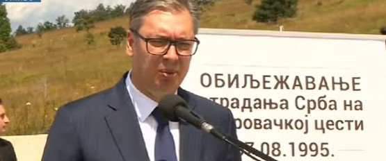 ALEKSANDAR VUČIĆ POLOŽIO VIJENCE NA PETROVAČKOJ CESTI "Srbija nije željela da ubice djece prođu nekažnjeno"