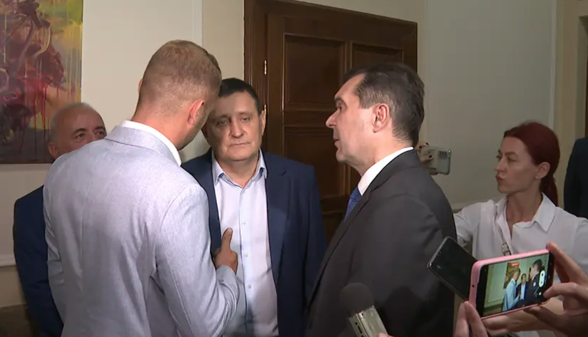 ĐAJIĆ I STANIVUKOVIĆ OČI U OČI Pale uvrede i optužbe pred kamerama: Ko laže i obmanjuje? (VIDEO)