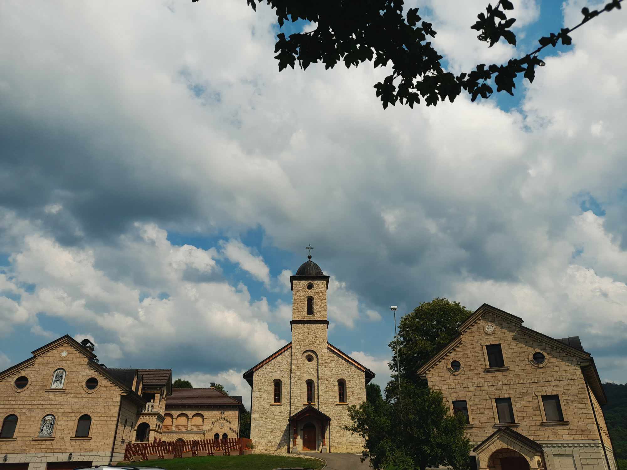 KO RADI NA VISINAMA NEKA SE ČUVA Danas proslavljamo Svete Vrače: Izgovorite molitvu i ispratite običaje na ovaj dan