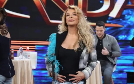"UPALI SU SA PIŠTOLJIMA, LEŽALI SMO ISPOD STOLA" Vanesa Šokčić otkrila jezive detalje sa nastupa koji je mogao da bude koban