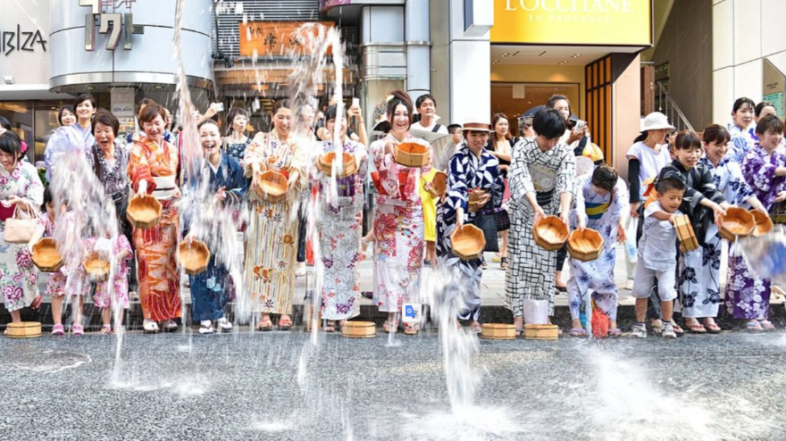Zašto Japanci polijevaju ulicu ispred svojih kuća i trgovina?