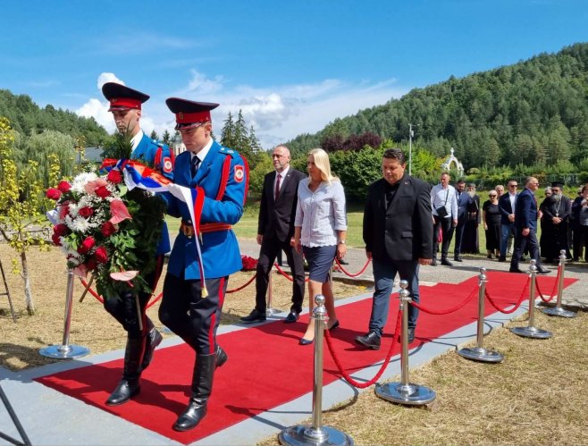 PRISUSTVUJU STEVANDIĆ I CVIJANOVIĆEVA Obilježavanje Dana poginulih i nestalih na Ozrenu (FOTO)