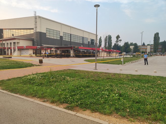 Drama u Istočnom Novom Sarajevu: Četvoro uhapšenih zbog obračuna nožem i gasnim pištoljem u kafiću