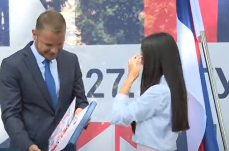 "ČUVAJMO OTADŽBINU KAO ŠTO JE TO KOČIĆ RADIO" Nagrada "Zmijanče" otišla u ruke djevojčice iz Pala (VIDEO)