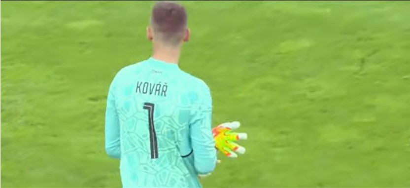 Zvezda naciljala golmana Mančester junajteda (VIDEO)