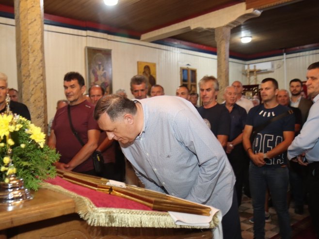 Dodik u Marićki: Snažna identifikacija naroda i Crkve (FOTO)