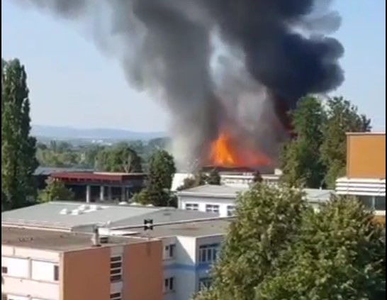 GORI "CELEX" U BANJALUCI Požar u krugu "Incela", vatrogasci se bore sa vatrom (VIDEO)