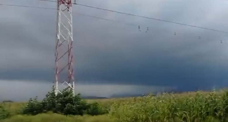 SNAŽNO NEVRIJEME PONOVO U SLOVENIJI: Dijelovi zemlje bez struje, pao grad veličine jajeta (VIDEO)