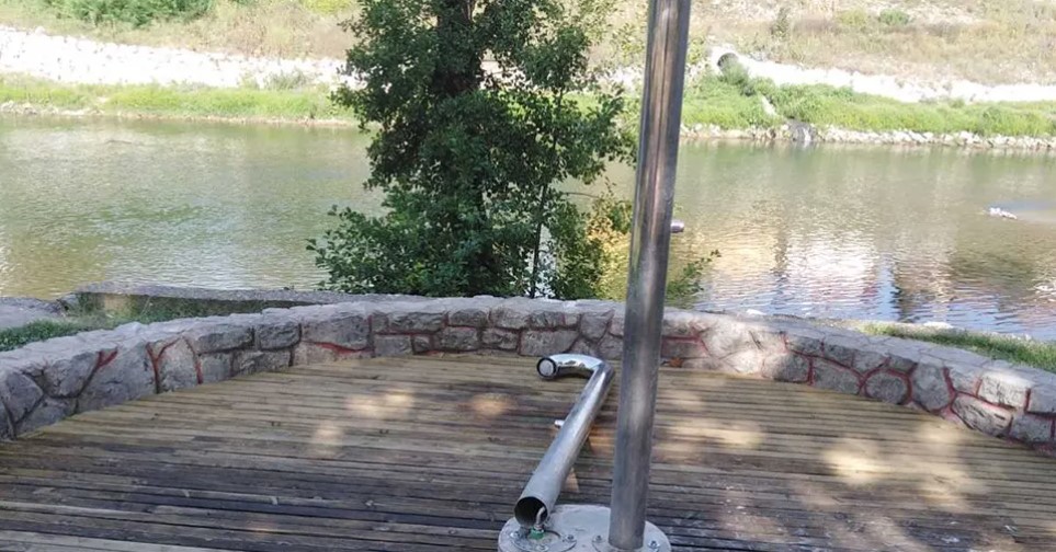 Ponovo vandalizam u Banjaluci: Uništeni tuševi uz Vrbas