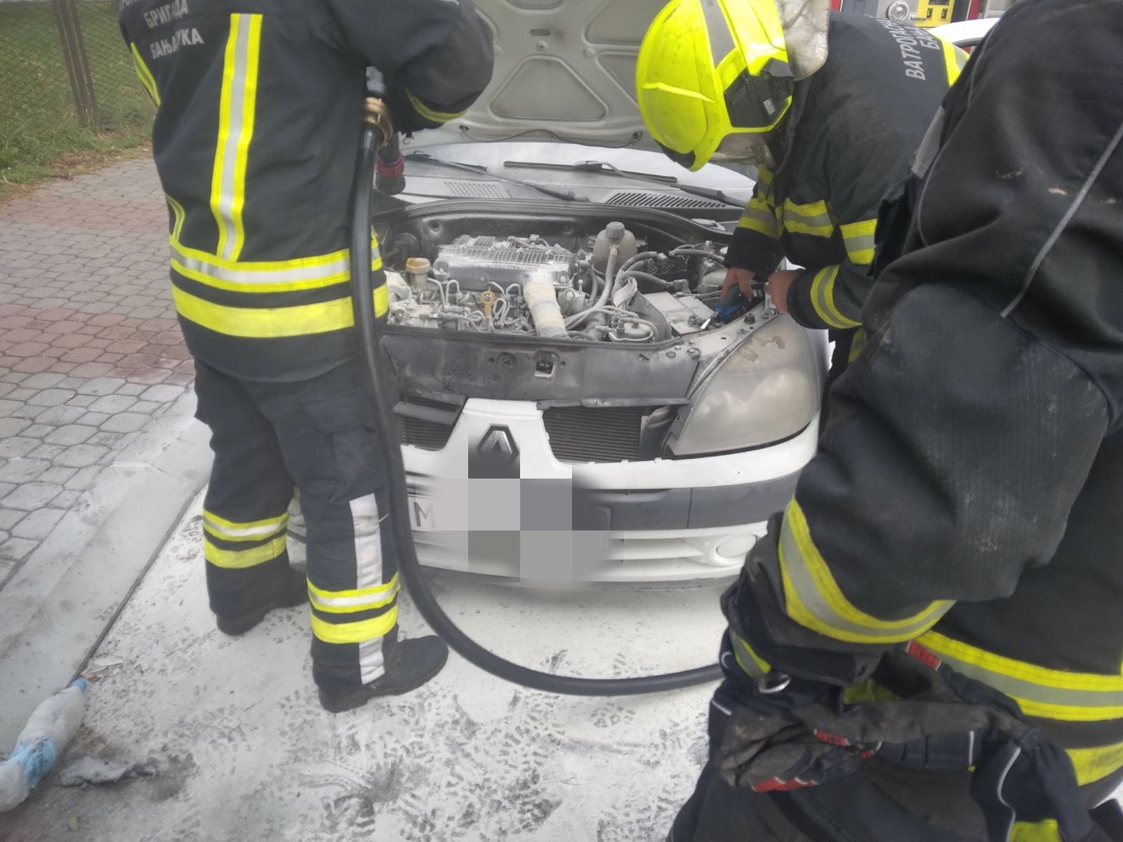 Gorio automobil u Banjaluci (FOTO)