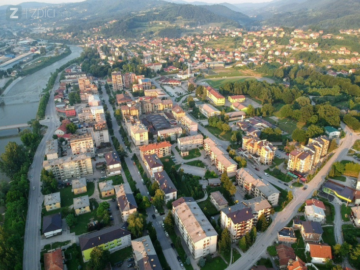 ZBOG MEĐE KOMŠIJU NAPAO LETVOM Potvrđena optužnica protiv muškarca iz Zavidovića