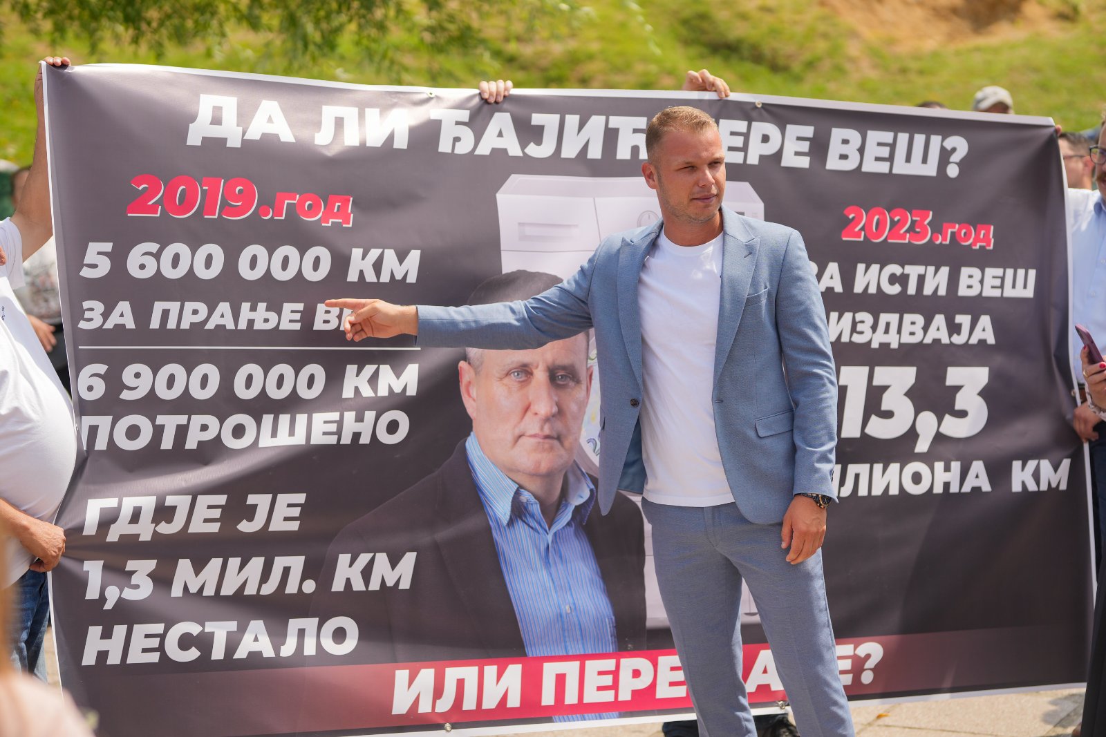 "DOKTORE, PEREŠ LI VEŠ ILI PARE?" Stanivuković isprozivao Đajića, progovorio o novoj aferi i namještanju tendera (FOTO)