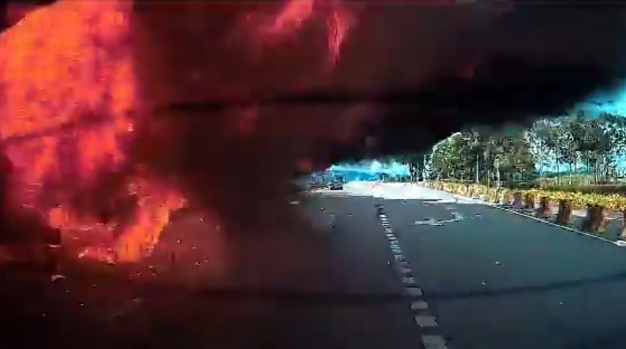 OGROMAN OBLAK PLAMENA Jezivi snimak pada aviona u kojem je poginulo 10 osoba (VIDEO)