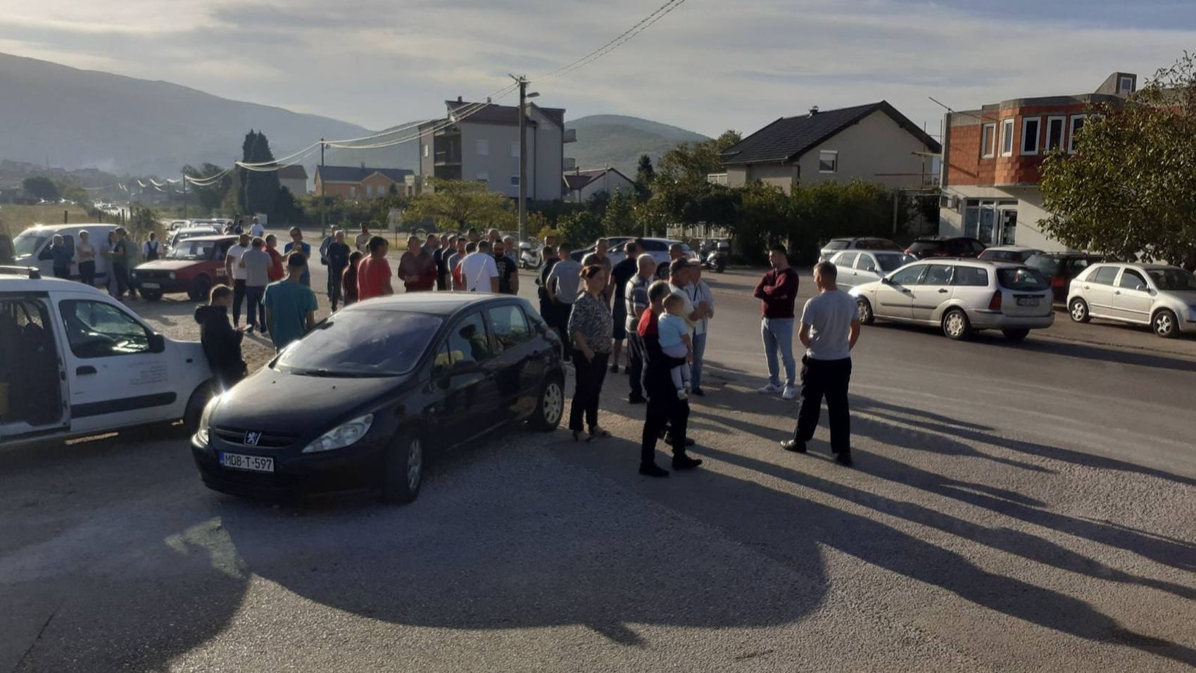 NAKON NESREĆE KOD MOSTARA Dvije tinejdžerke zadobile povrede opasne po život, mještani prijete protestima