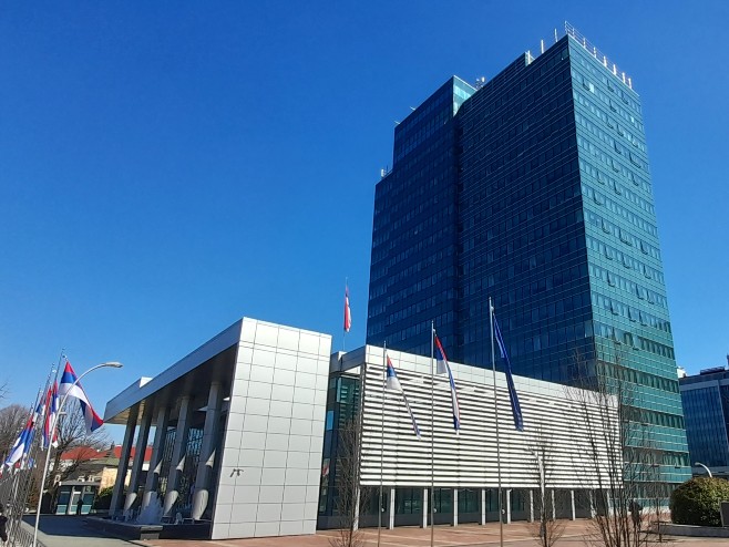Pomoćnik ministra u Vladi RS optužen zbog nedolaženja na posao