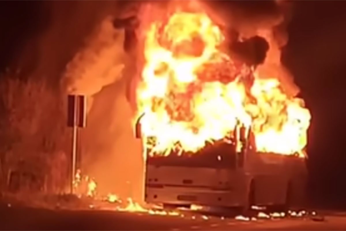 JOŠ JEDAN SLUČAJ Autobus na putu u BiH potpuno izgorio (VIDEO)