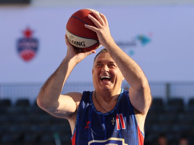 DODIK MVP! Predsjednik Srpske obukao dres, pa pokazao kako se to radi: Odličan osjećaj ponovo dati koš za Igokeu (VIDEO)