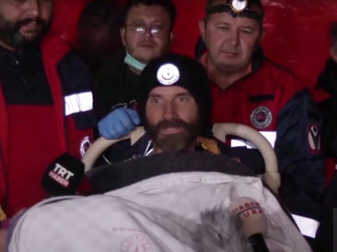 DESET DANA BIO ZAROBLJEN U Turskoj spasen američki speleolog (VIDEO)