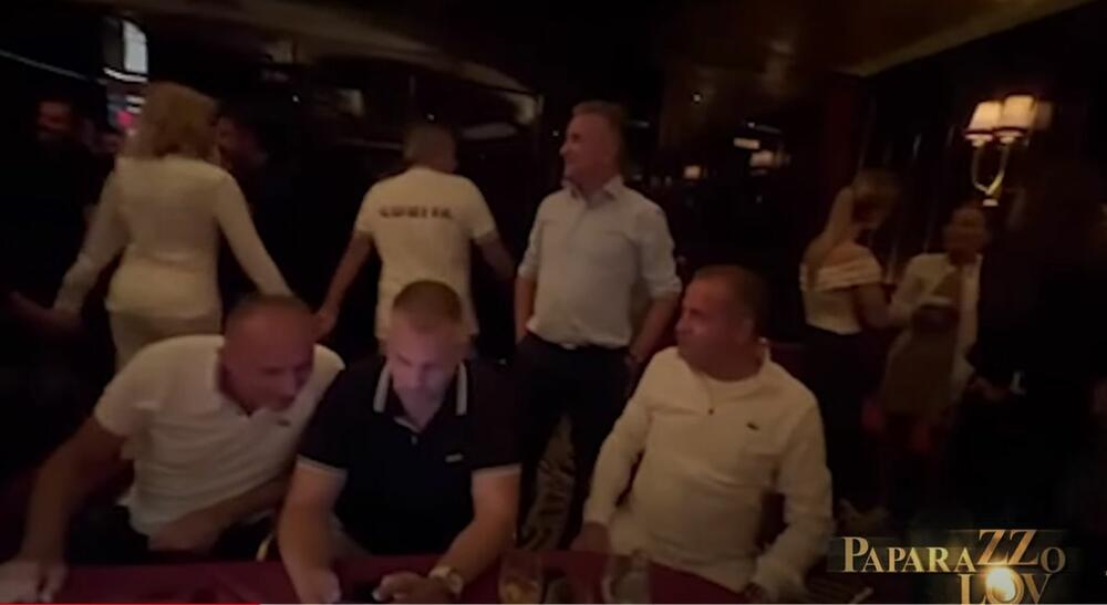 HOLIVUDSKA FACA NA PROSLAVI KOD ĐOKOVIĆA Jedan od najpoznatijih glumaca umalo se uhvatio u kolo (VIDEO)