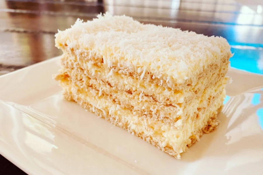 RAFAELO TORTA KOJA SE LAKO PRAVI Kraljica svake trpeze, a uspijeva čak i početnicima