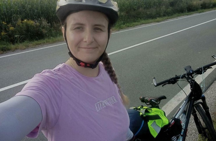 U ČAST SLAVNIM PRECIMA Anđelka biciklom stigla do Zejtinlika i odala počast pradjedu "Soluncu" (FOTO)