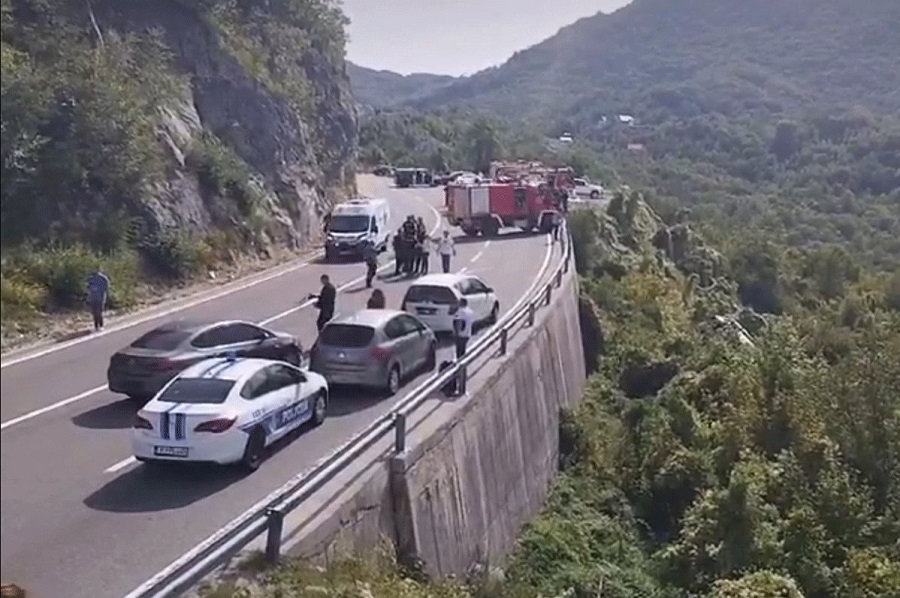 DVIJE OSOBE POGINULE U STRAVIČNOJ NESREĆI Tužilaštvo traži pritvor za vozača autobusa koji je sletio u provaliju