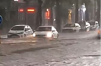 JEZIVI PRIZORI! Snažno nevrijeme pogodilo Novi Sad, ulice pod vodom (VIDEO)