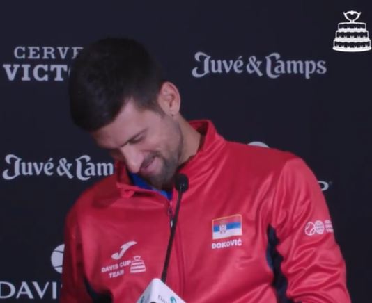 KAKO SE NA ŠPANSKOM KAŽE "NEDOSTAJEŠ MI"? Đoković jednim pitanjem oduševio sve, pa odgovor zapisao u telefon (VIDEO)