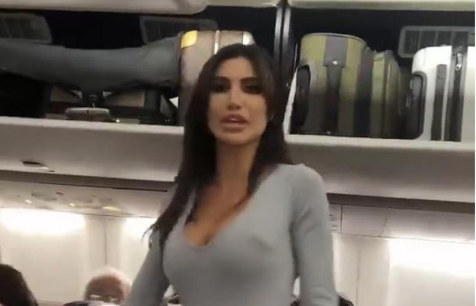 VIDEO POSTAO VIRALAN Influenserka za koju niko nije čuo pravila haos u avionu: "Snimaj, ja sam poznata na Instagramu"