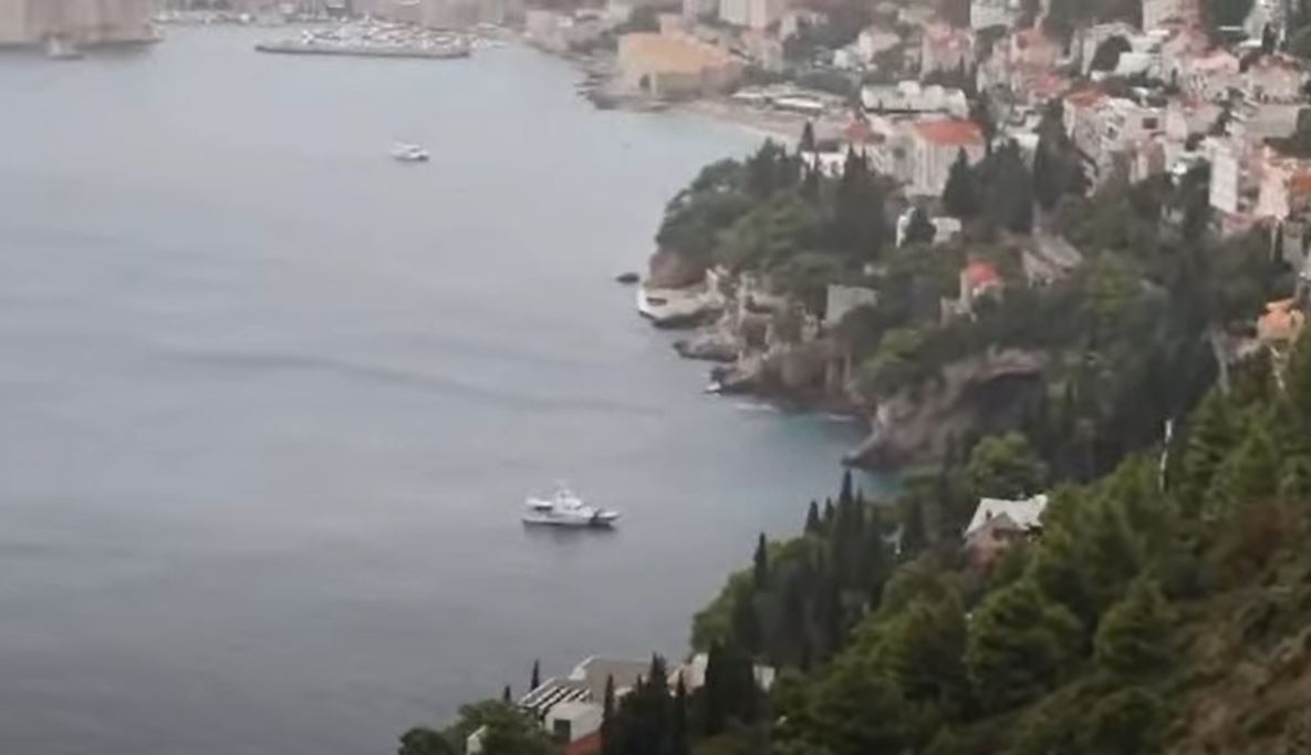 DRAMA U DUBROVNIKU Prevrnulo se nekoliko kajaka, do sada spaseno osam ljudi (VIDEO)