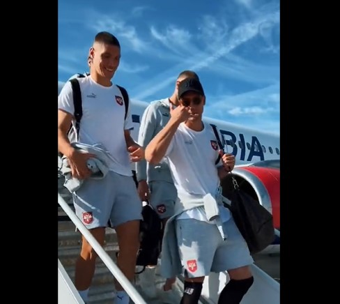 VLAHOVIĆ "SPUSTIO SLUŠALICU" Srpski fudbaler jednim potezom poslao poruku Đokoviću (VIDEO)