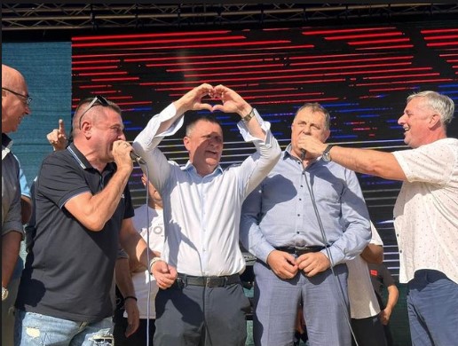 DODIK, BAJA I ĐAJIĆ NA BINI Narod pohrlio na „Krajišku Guču“, Česmom odjekuje pjesma (FOTO/VIDEO)