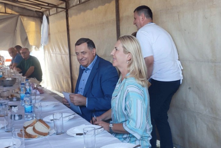 CVIJANOVIĆEVA I DODIK NA „KRAJIŠKOJ GUČI" Predsjednik se ponovo uhvatio mikrofona, ova pjesma mu je redovno na repertoaru (VIDEO)