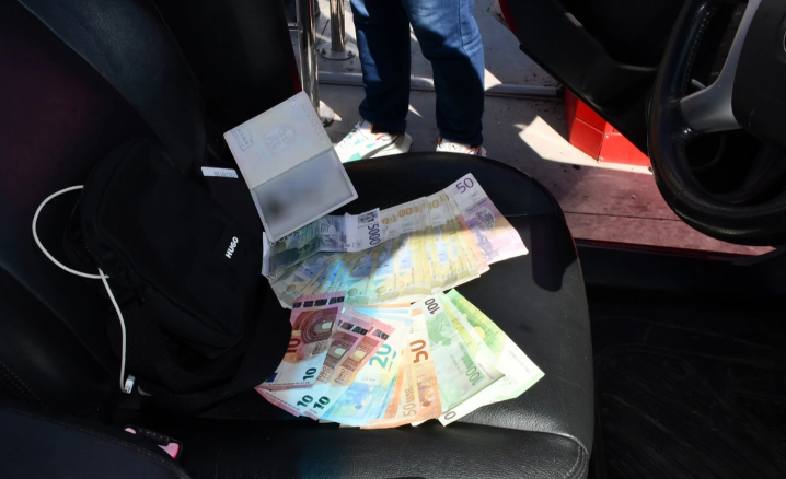 Novi detalji hapšenja dvojice dilera: Šverceri u autu imali više od 4 kilograma droge, a sjedište puno para