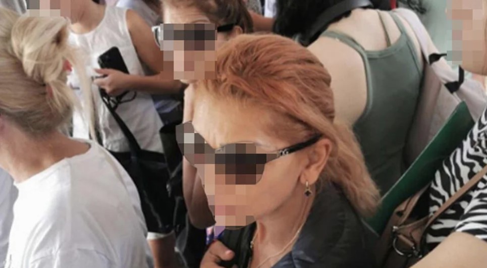 ŽENE UHVAĆENE U DŽEPARENJU U AUTOBUSU Jedna stražari, druga pelješi staricu (VIDEO)