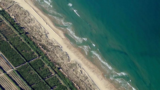 UŽAS U ŠPANIJI Na popularnoj plaži pronađena ljudska noga u pijesku (FOTO)