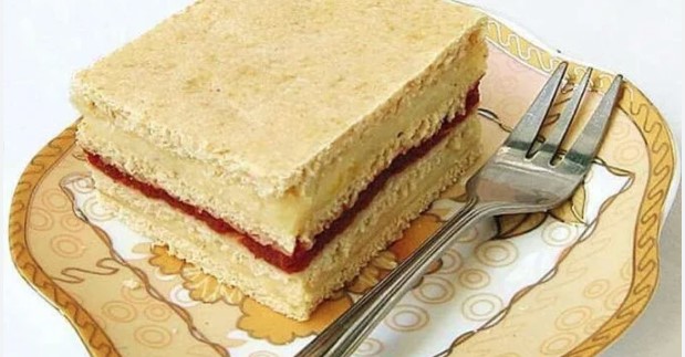Kolač sa džemom od jagoda