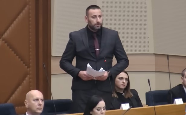 SAVANOVIĆ NEZADOVOLJAN SPISKOM JEFTINIH NAMIRNICA Šta je sljedeće na sniženju, plastične čase, konac za zube?