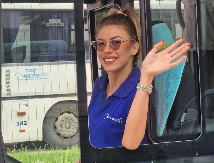 PAMTIMO JE PO BRAKU SA ČOVJEKOM KOJI JOJ MOŽE BITI DEDA Milijana uživa na moru, slikala se na jahti