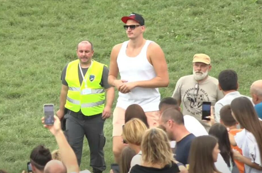 Dok su se Orlovi borili za četvrtfinale, Jokić slavio pobjedu svog konja (VIDEO)