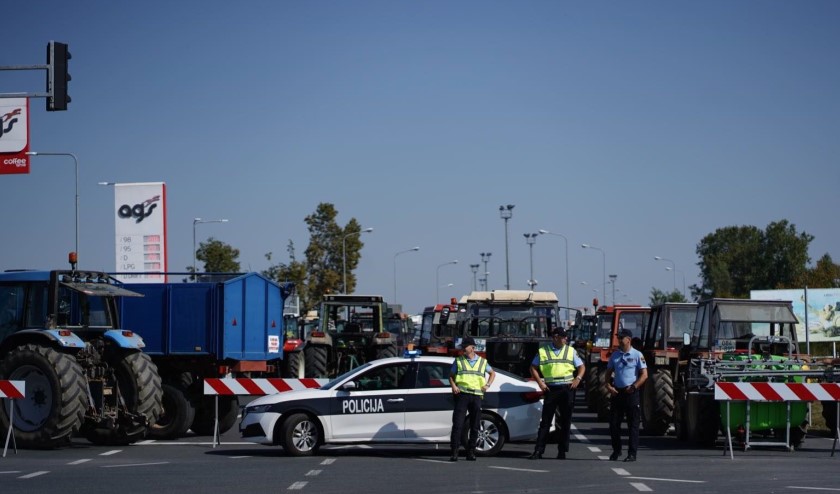 PROTESTI POLJOPRIVREDNIKA Na granici u Orašju već se stvorile kolone kamiona