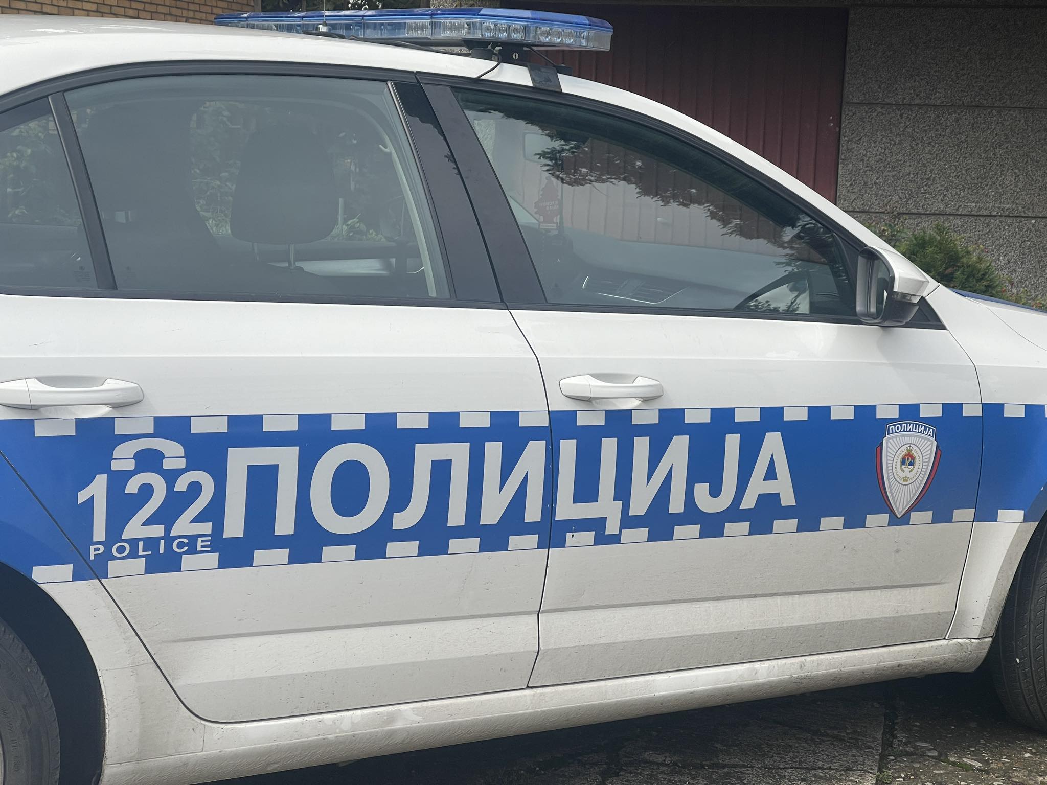 Saobraćajna nesreća u Maslovarama, auto se prevrnulo (FOTO)