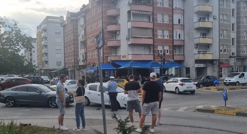 STVORILA SE GUŽVA Udes u kružnom toku na Starčevici